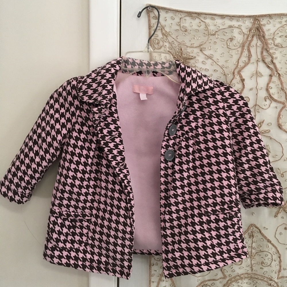 Girl’s 24 Mts. pink houndstooth winter coat 👧🏼👑
